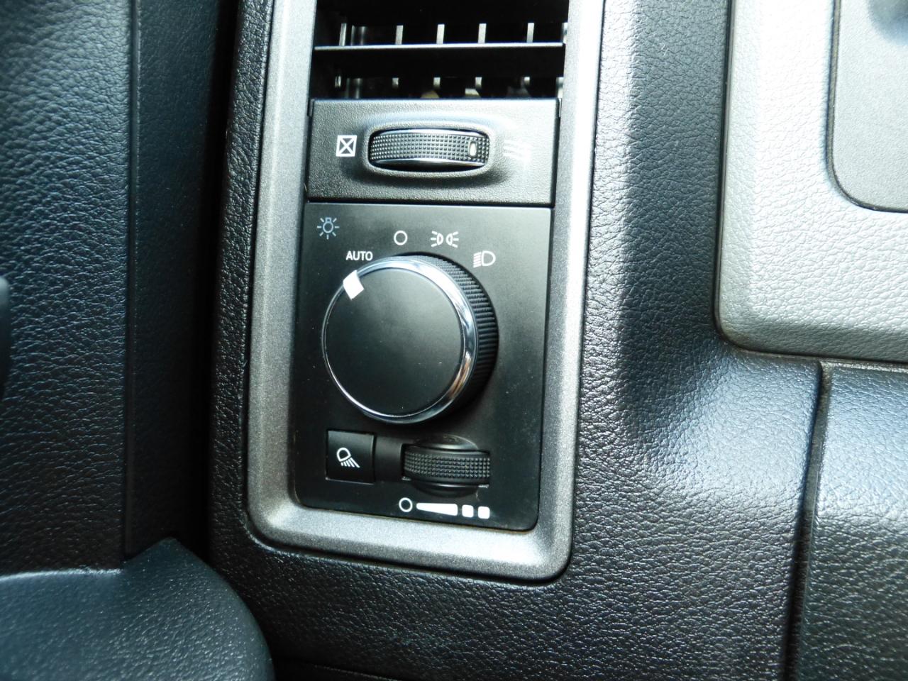 RAM 1500 Tradesman Quad Cab 4WD 2016