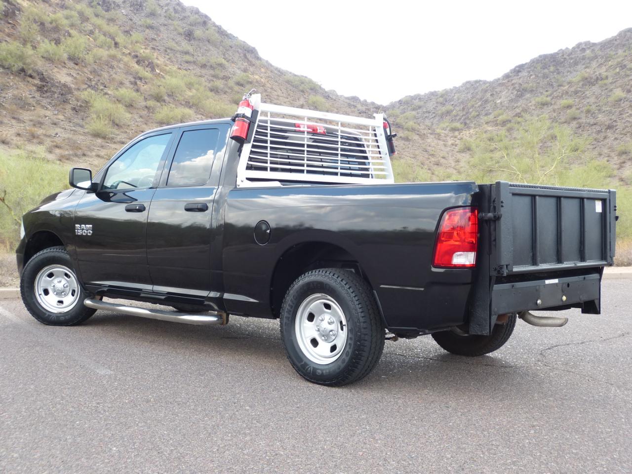 RAM 1500 Tradesman Quad Cab 4WD 2016