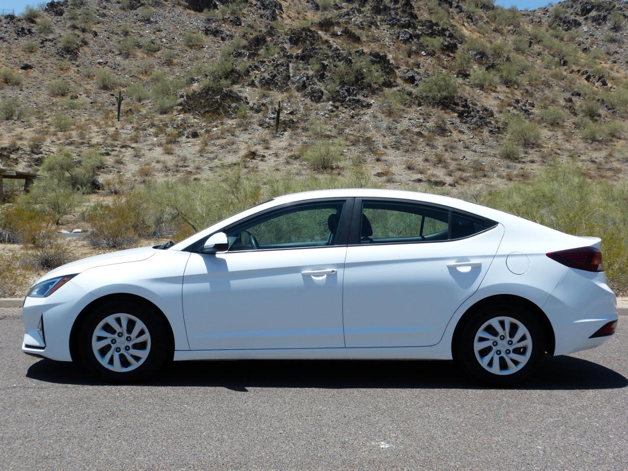 Hyundai Elantra SE 6AT 2019