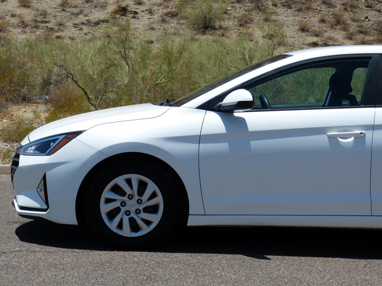 Hyundai Elantra SE 6AT 2019