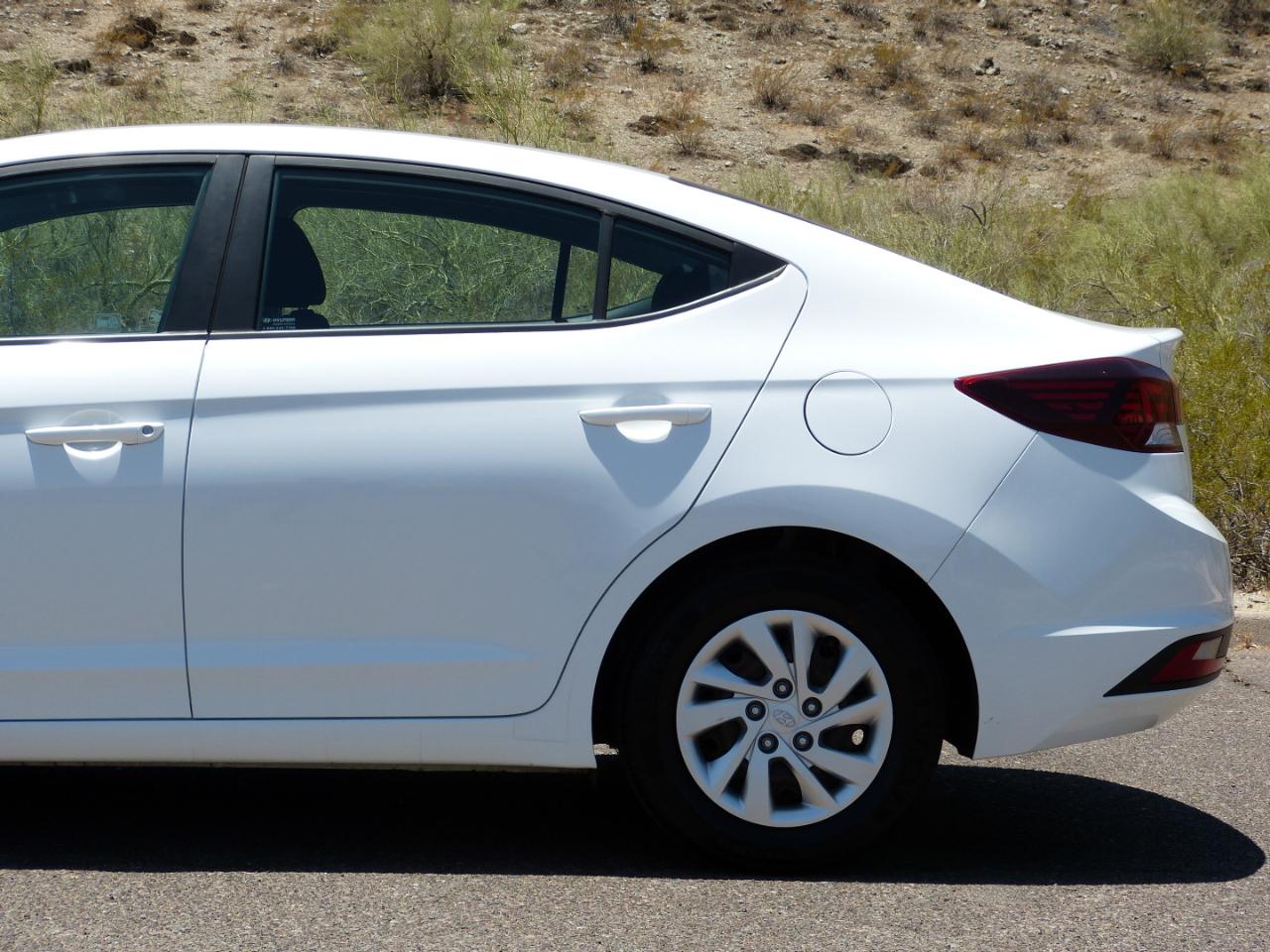 Hyundai Elantra SE 6AT 2019