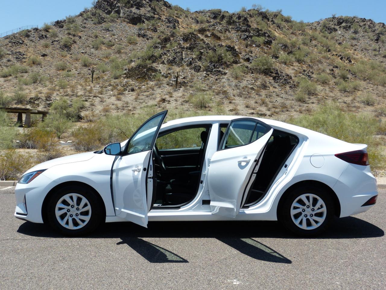 Hyundai Elantra SE 6AT 2019