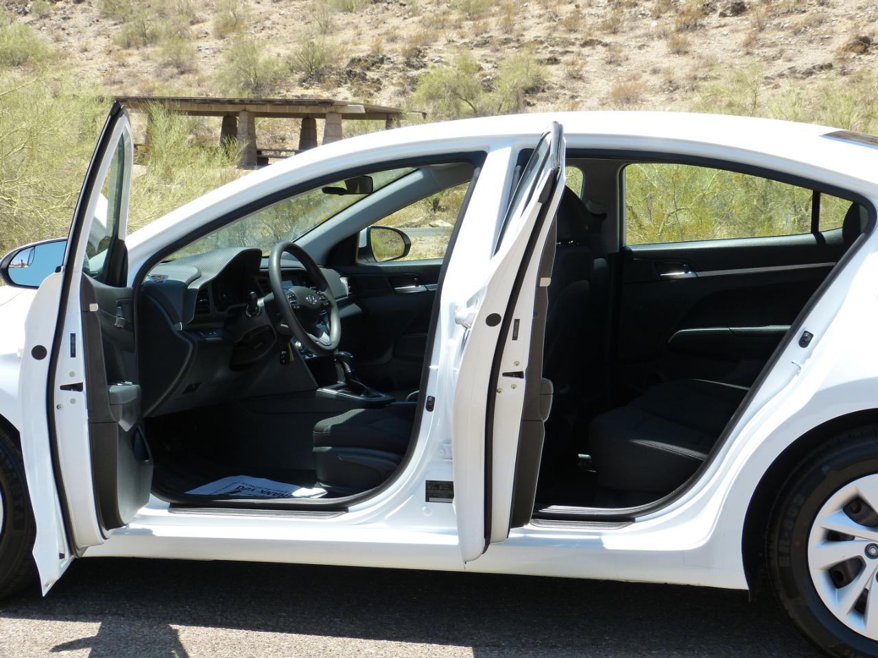 Hyundai Elantra SE 6AT 2019