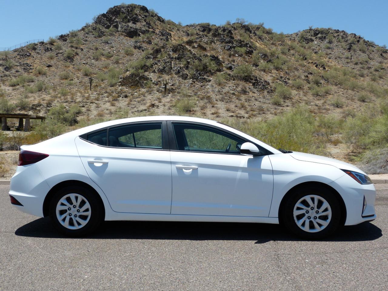 Hyundai Elantra SE 6AT 2019