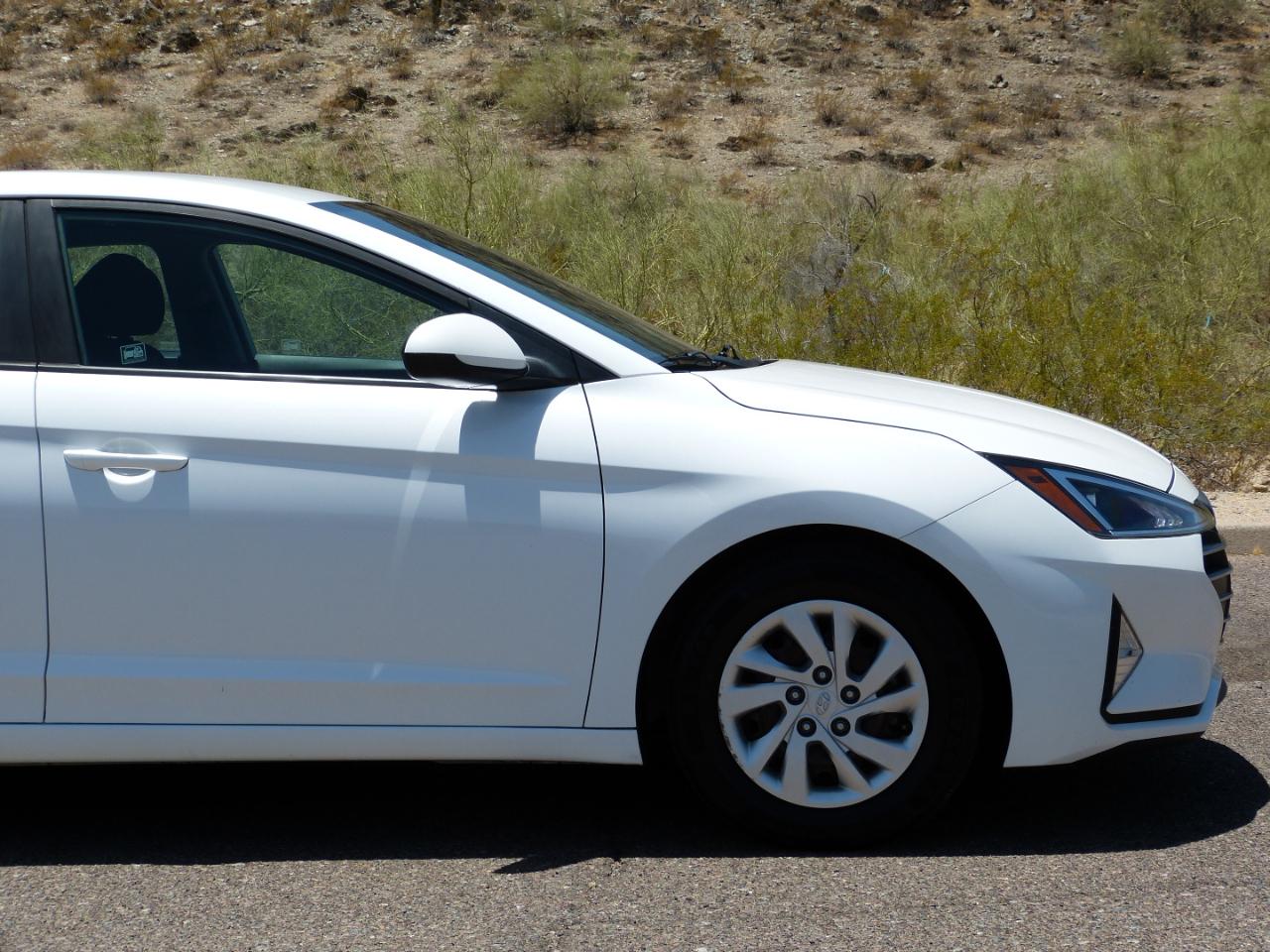 Hyundai Elantra SE 6AT 2019