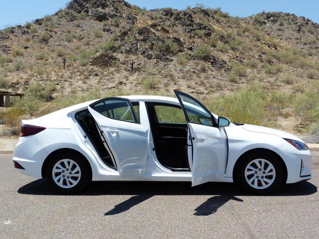 Hyundai Elantra SE 6AT 2019