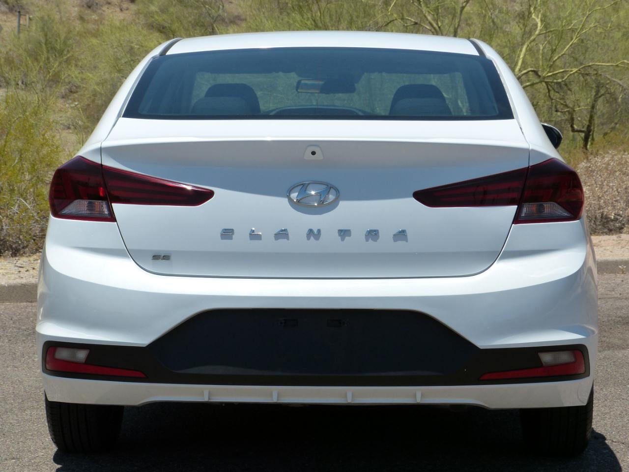 Hyundai Elantra SE 6AT 2019