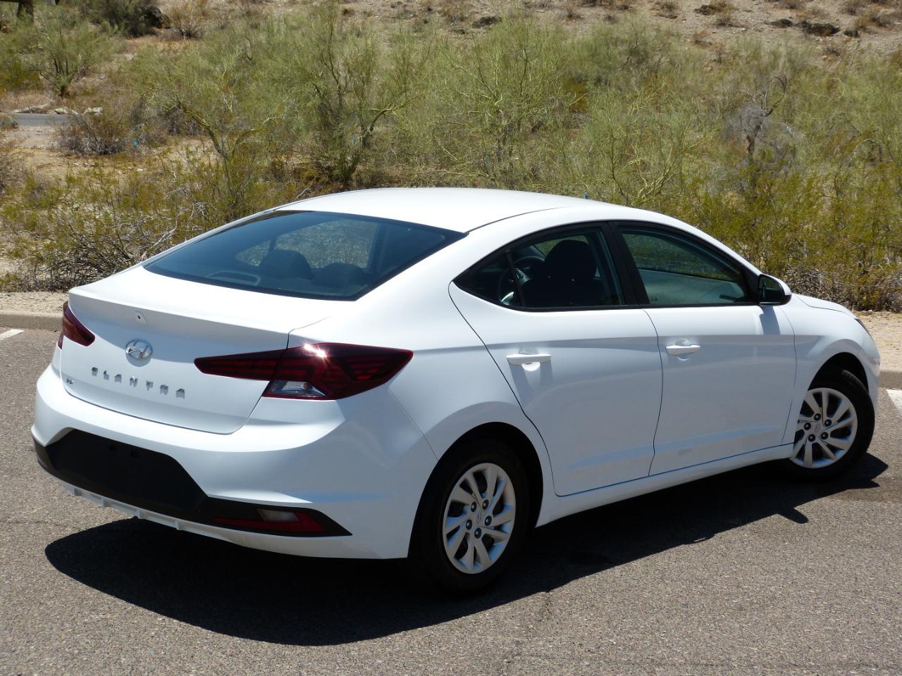 Hyundai Elantra SE 6AT 2019