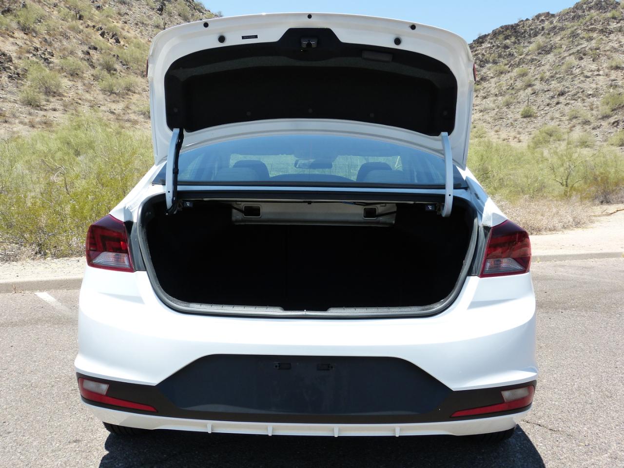 Hyundai Elantra SE 6AT 2019