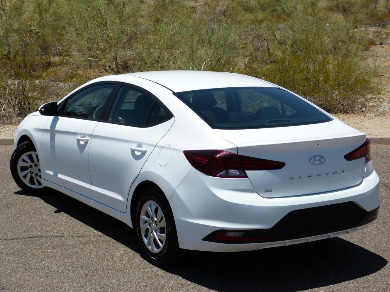 Hyundai Elantra SE 6AT 2019