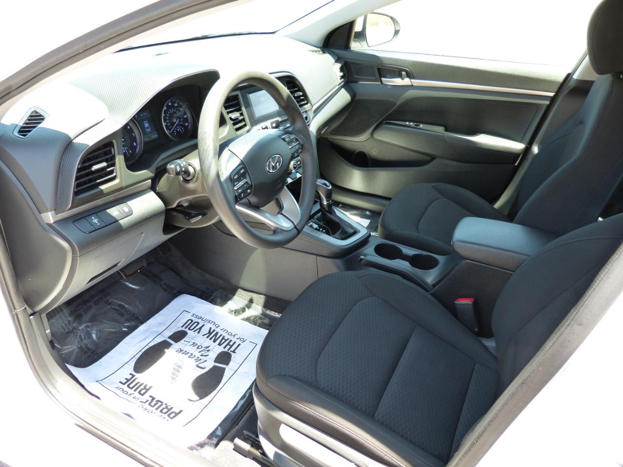Hyundai Elantra SE 6AT 2019
