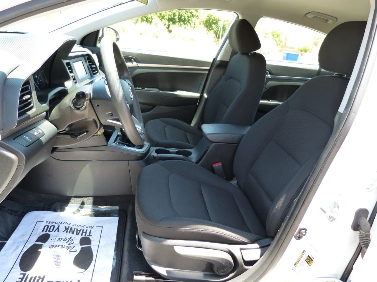 Hyundai Elantra SE 6AT 2019