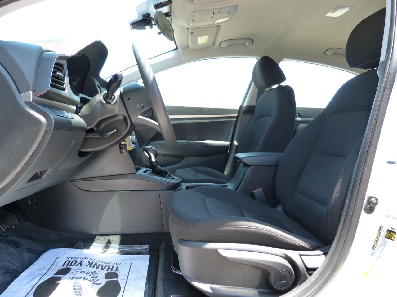 Hyundai Elantra SE 6AT 2019