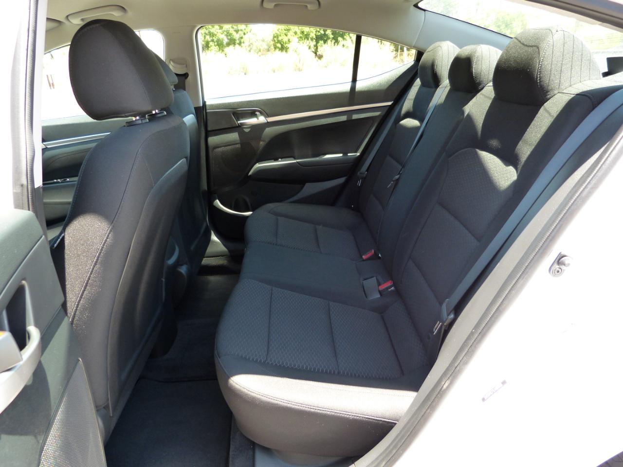Hyundai Elantra SE 6AT 2019