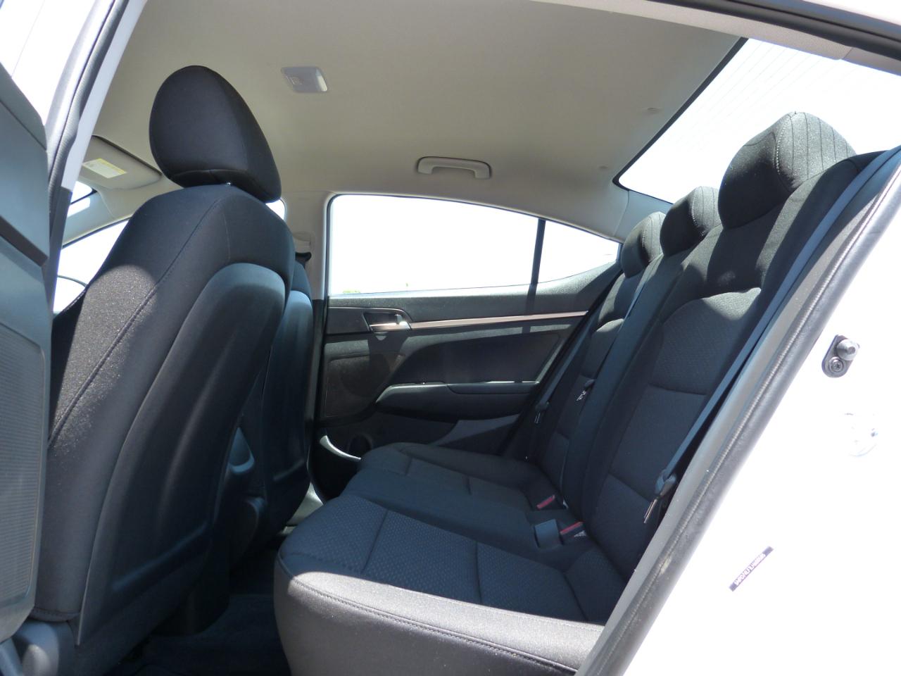 Hyundai Elantra SE 6AT 2019