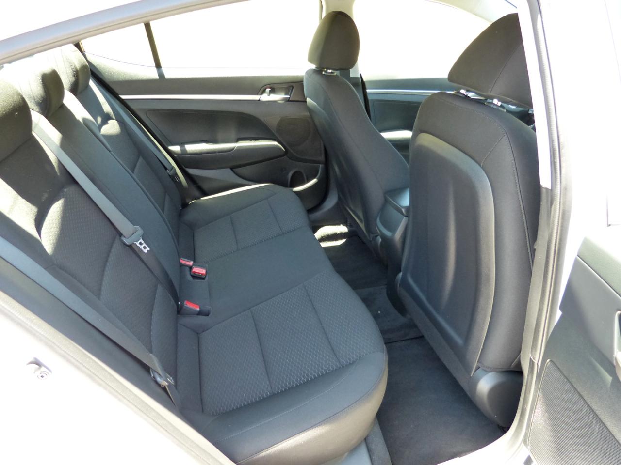 Hyundai Elantra SE 6AT 2019