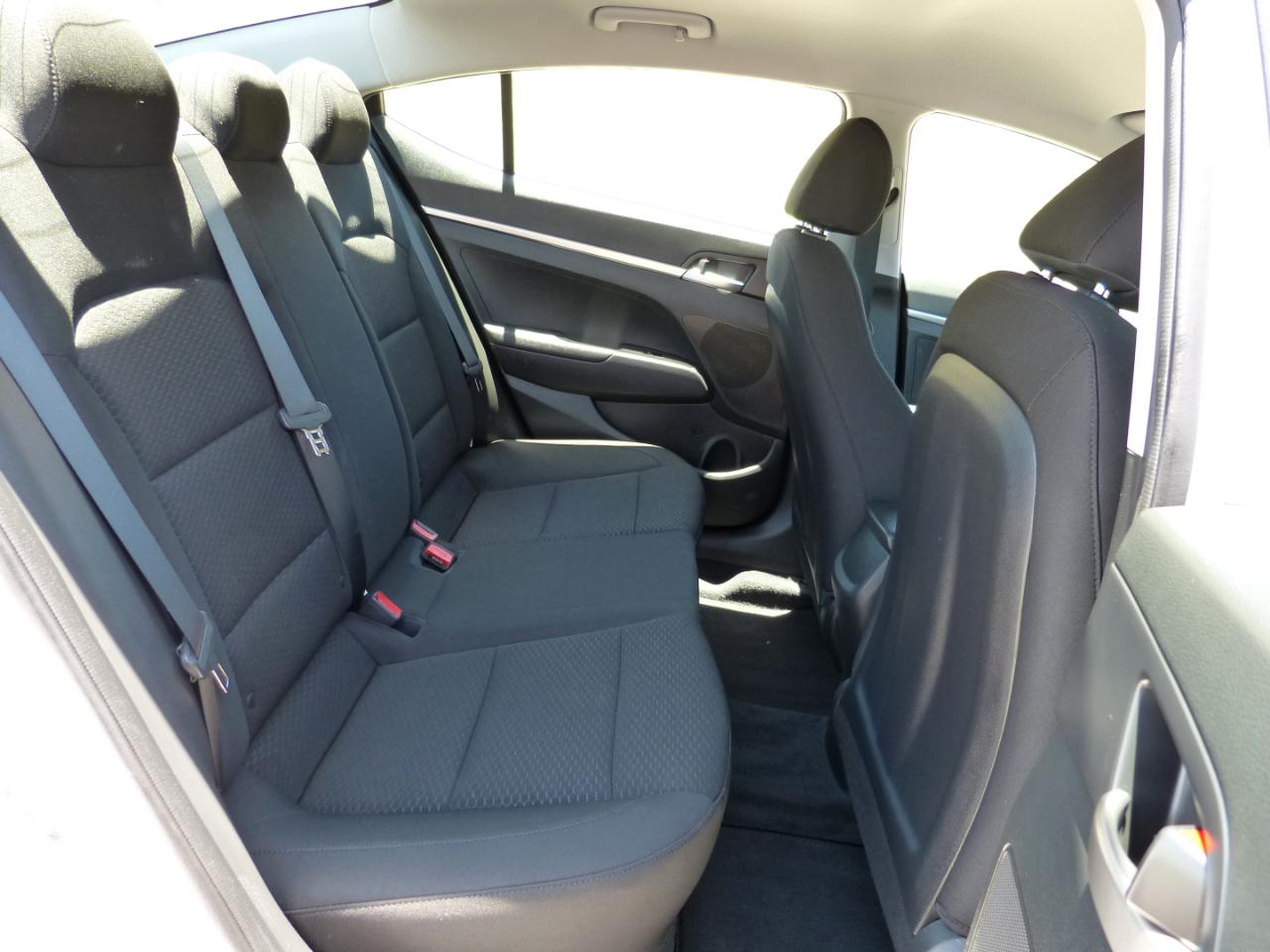 Hyundai Elantra SE 6AT 2019