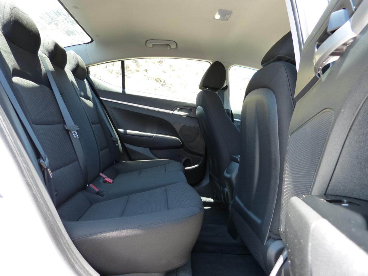 Hyundai Elantra SE 6AT 2019