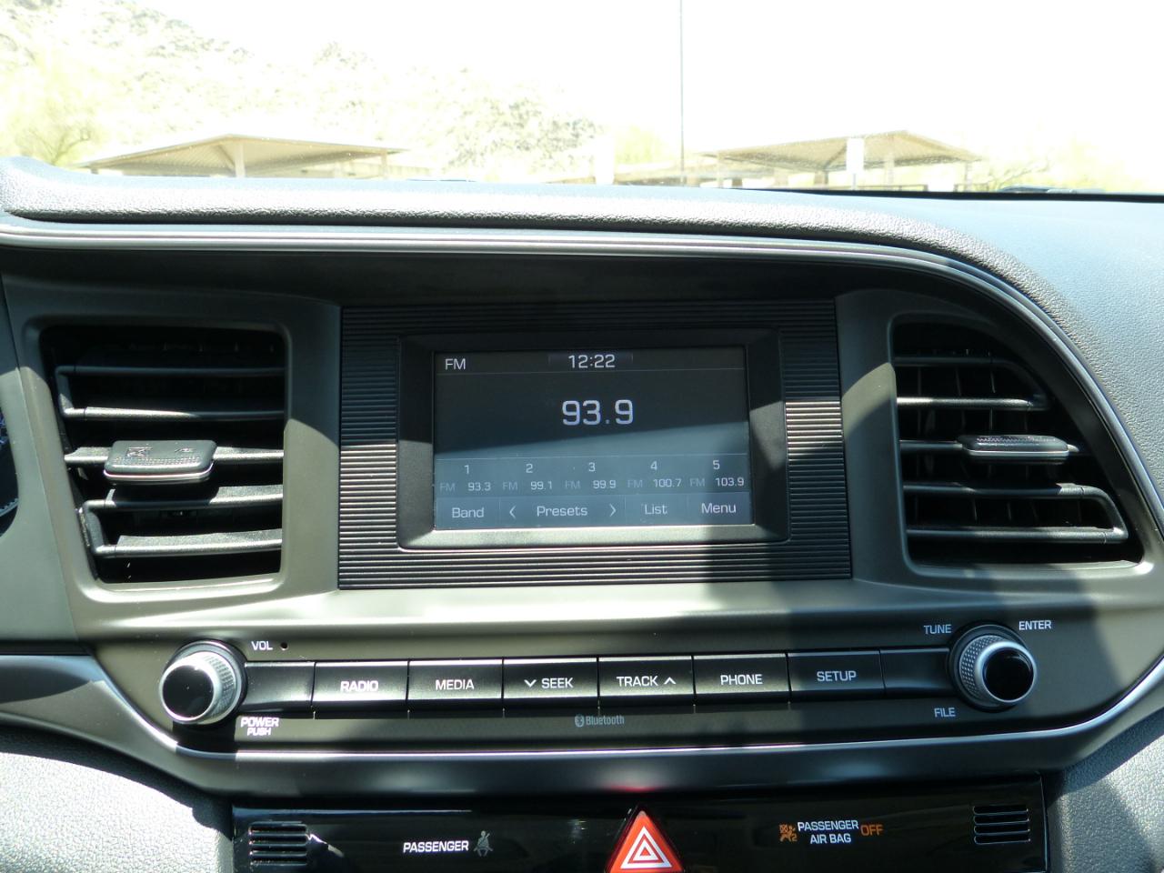 Hyundai Elantra SE 6AT 2019