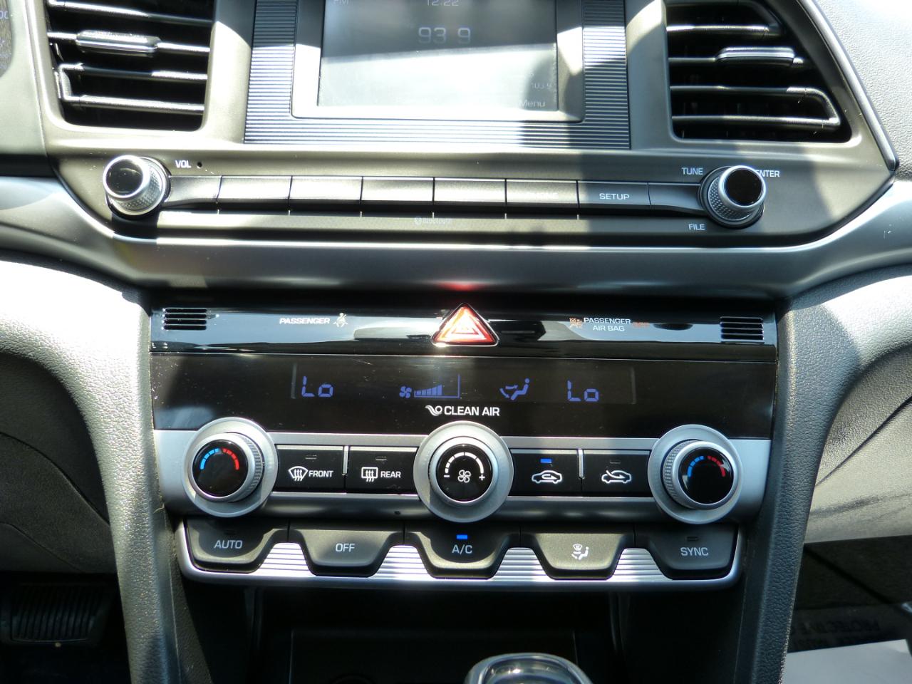 Hyundai Elantra SE 6AT 2019