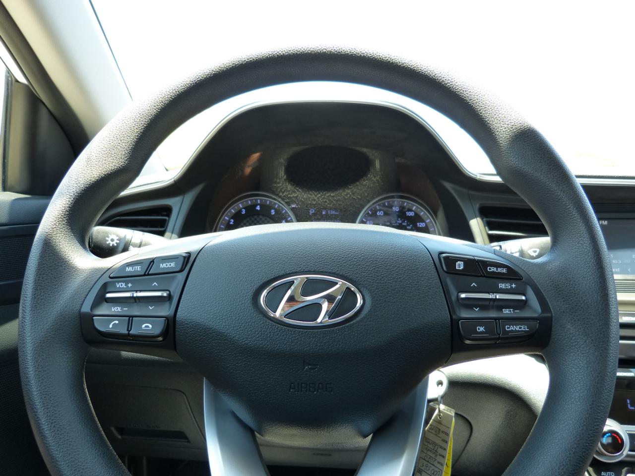 Hyundai Elantra SE 6AT 2019