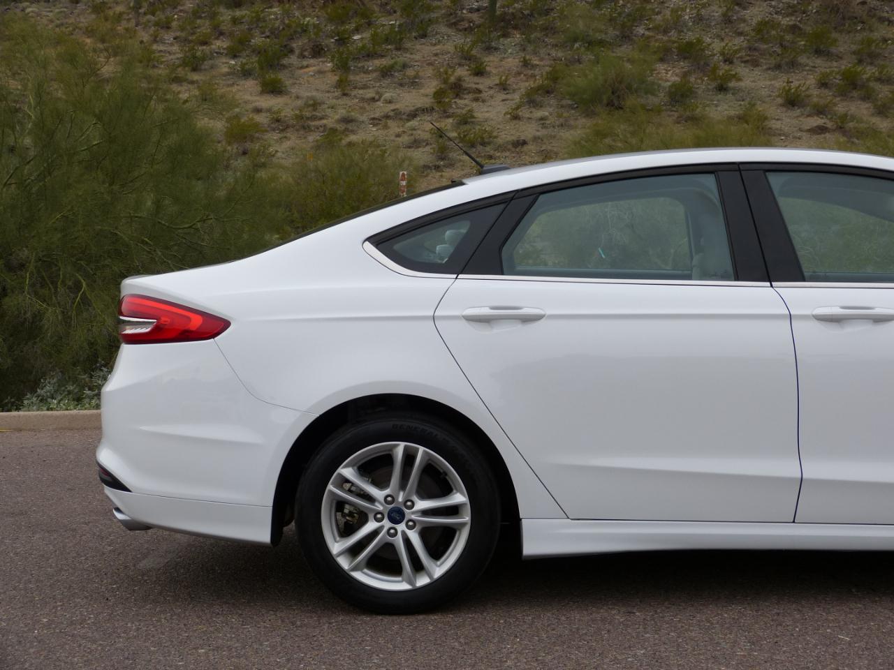 Ford Fusion Hybrid S 2018