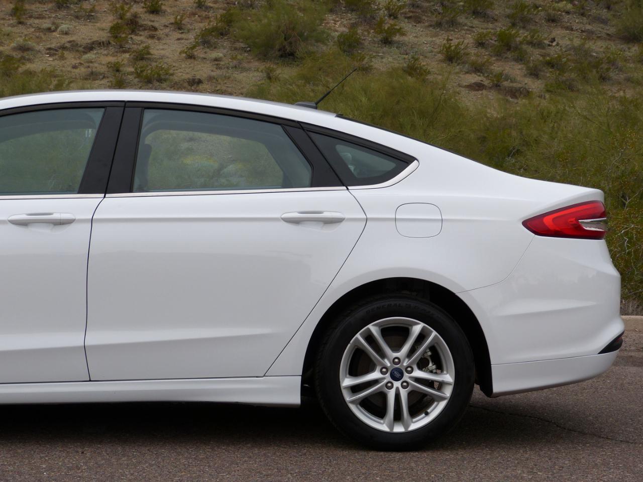 Ford Fusion Hybrid S 2018