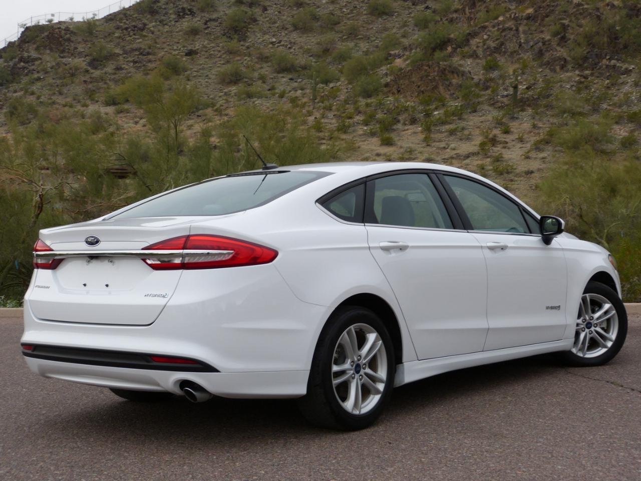 Ford Fusion Hybrid S 2018