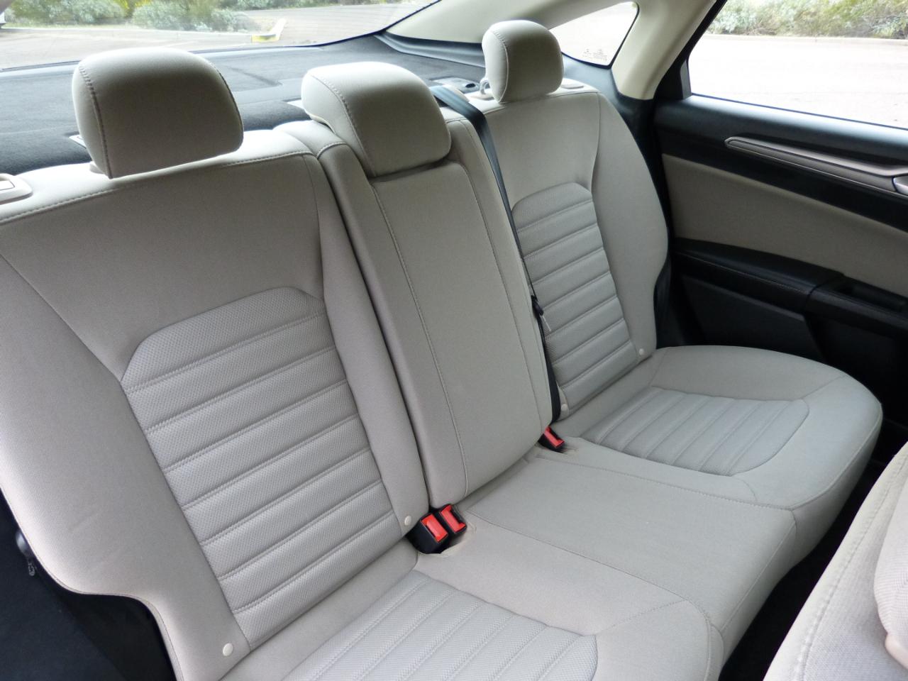 Ford Fusion Hybrid S 2018