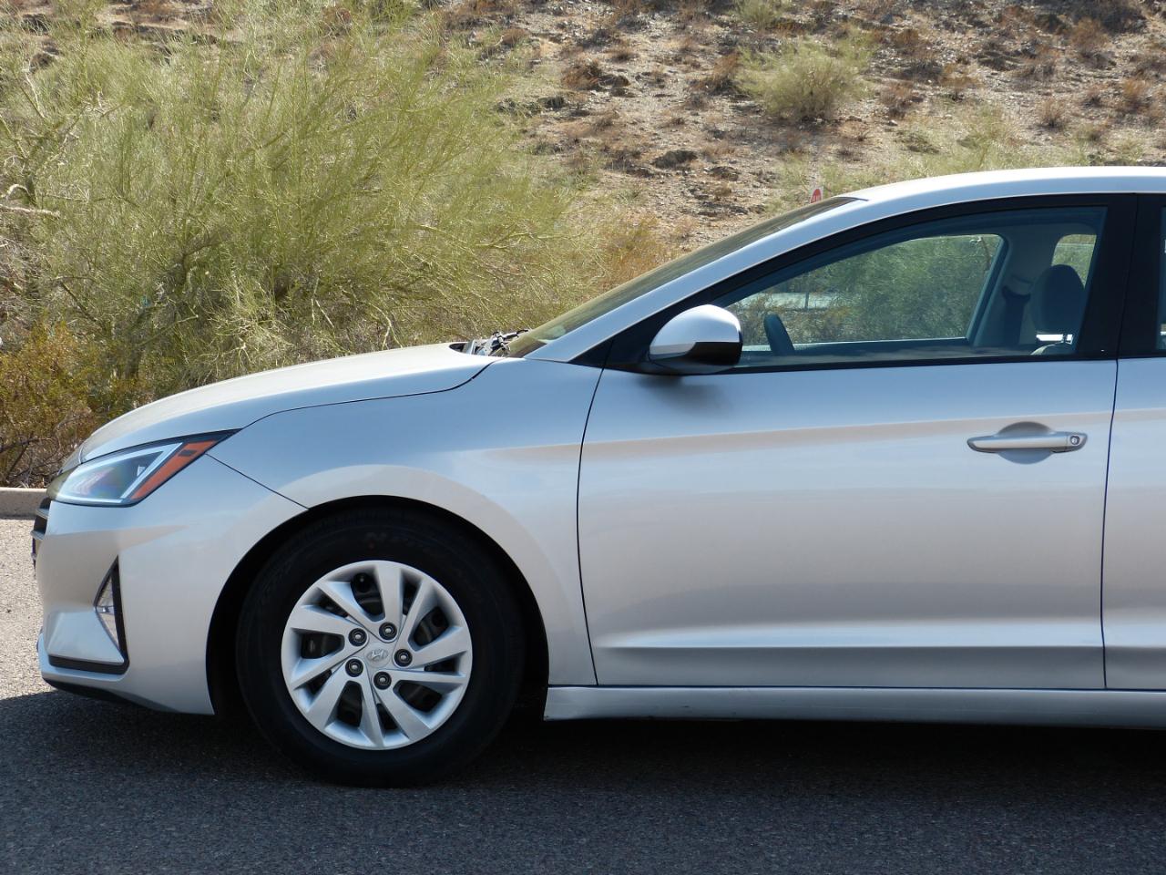 Hyundai Elantra SE 6M 2020