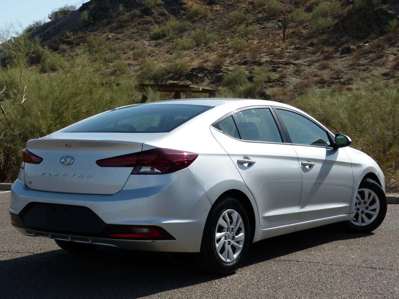 Hyundai Elantra SE 6M 2020