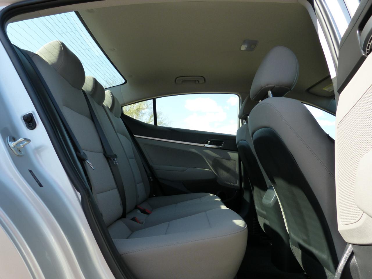 Hyundai Elantra SE 6M 2020