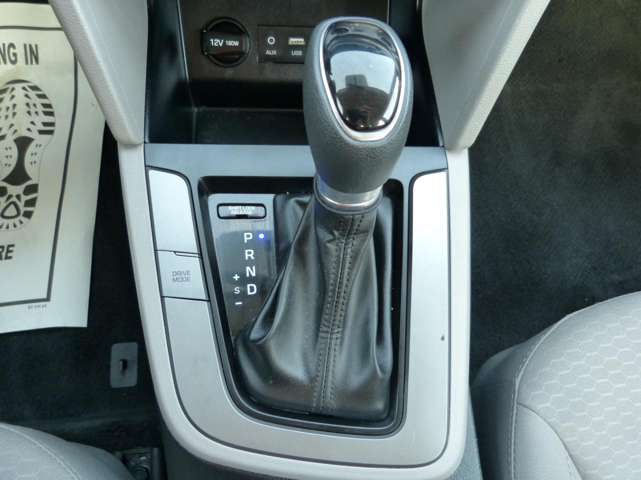 Hyundai Elantra SE 6M 2020