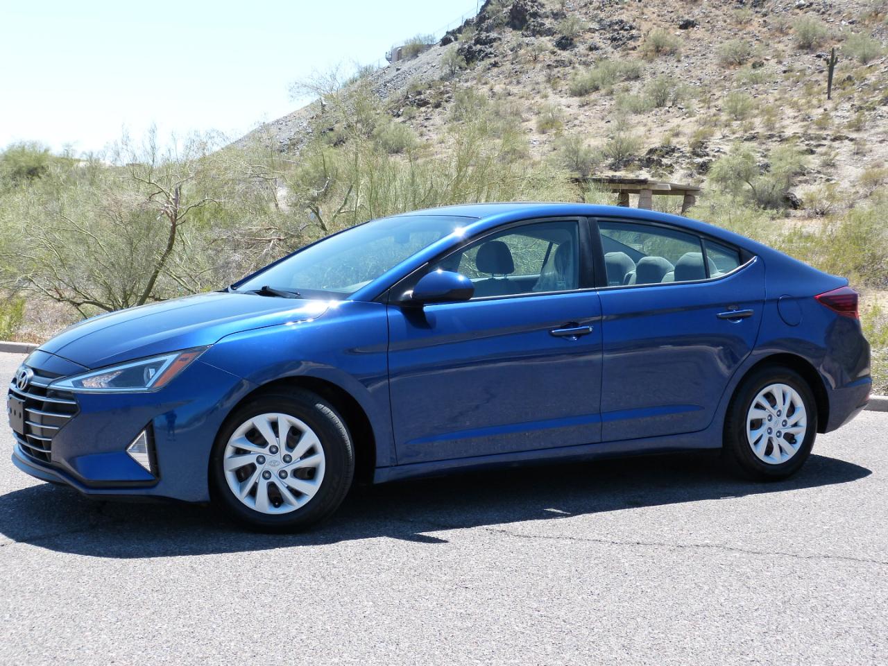 Hyundai Elantra SE 6AT 2020