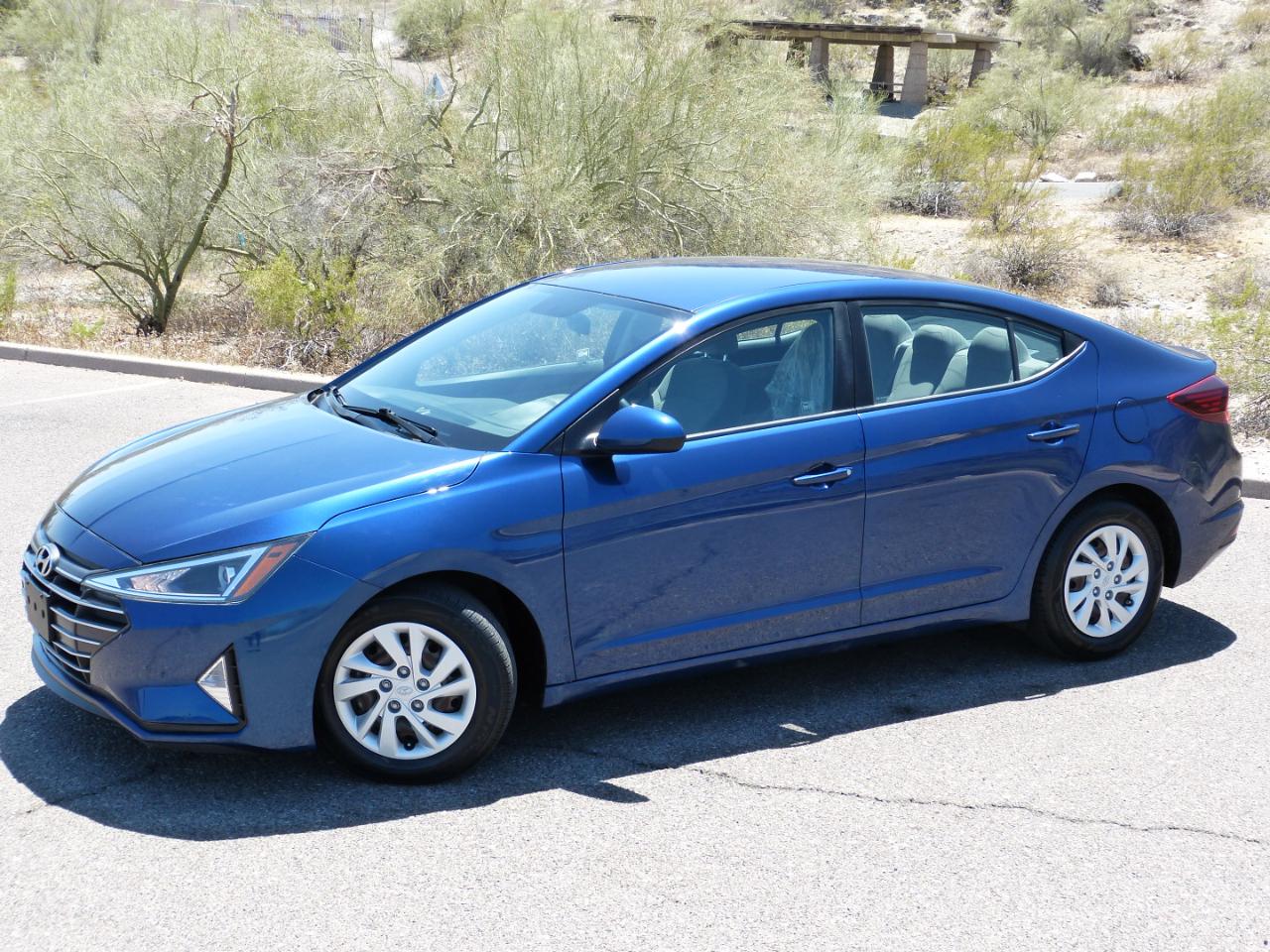 Hyundai Elantra SE 6AT 2020
