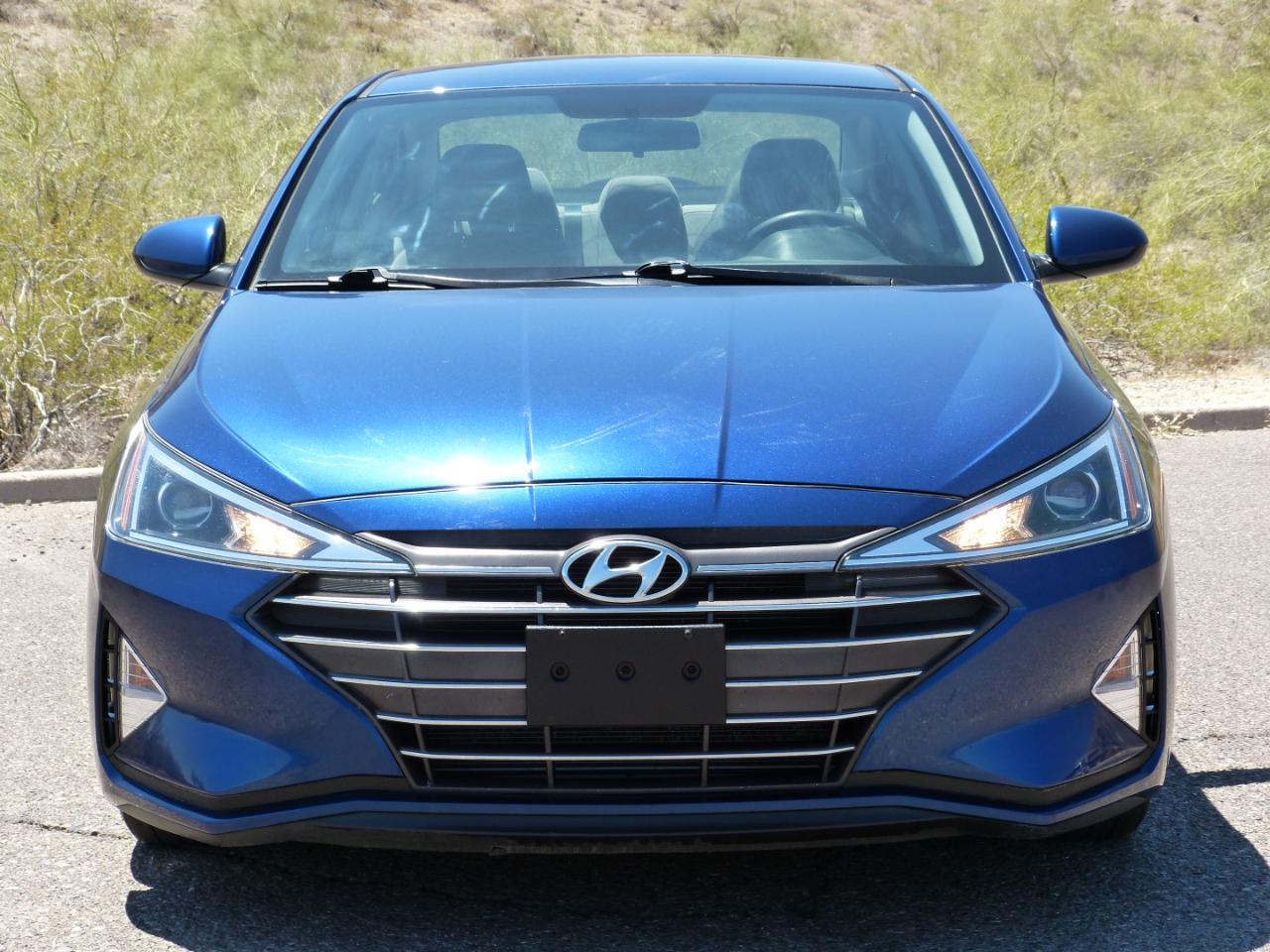 Hyundai Elantra SE 6AT 2020