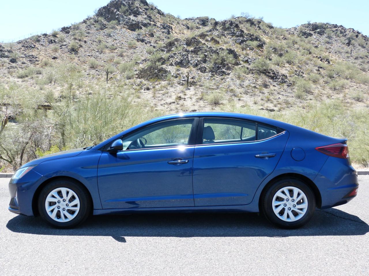 Hyundai Elantra SE 6AT 2020