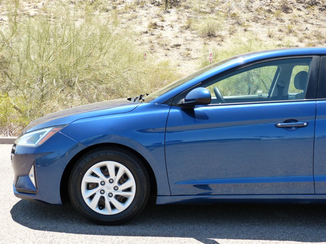 Hyundai Elantra SE 6AT 2020