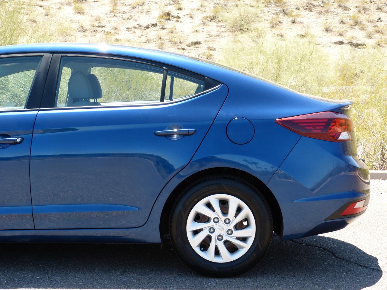 Hyundai Elantra SE 6AT 2020