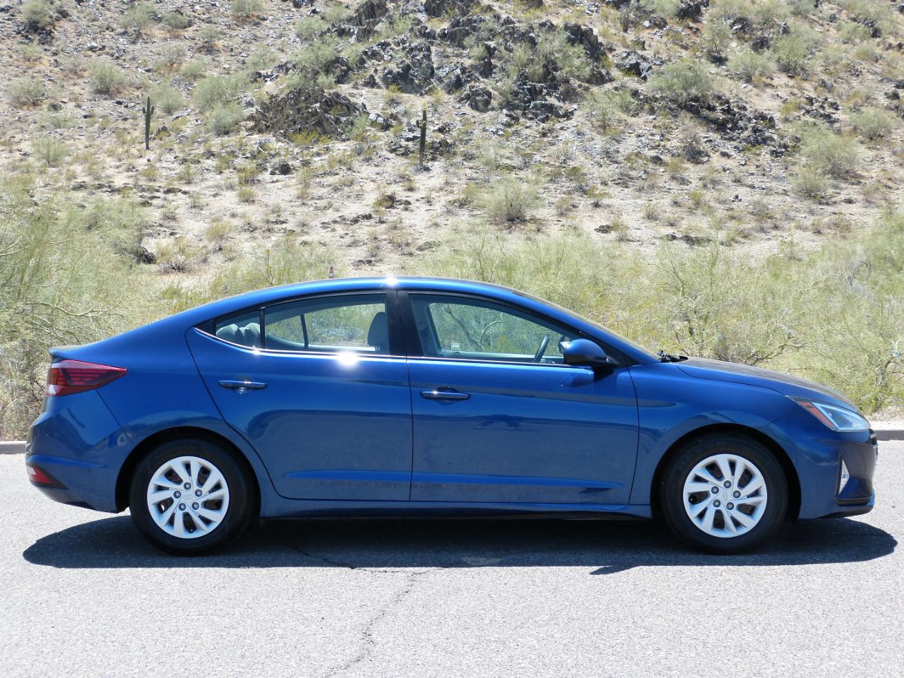 Hyundai Elantra SE 6AT 2020