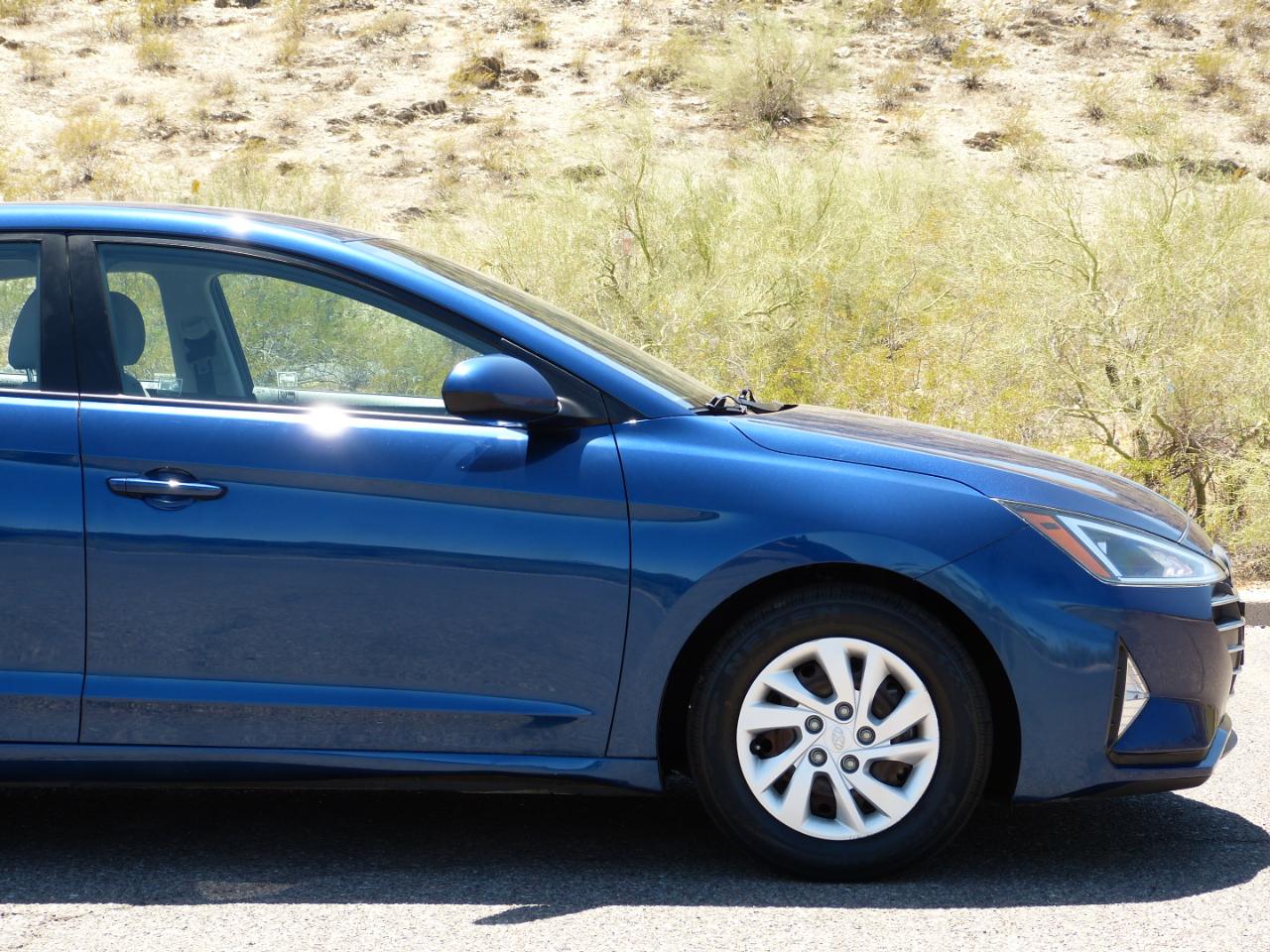 Hyundai Elantra SE 6AT 2020
