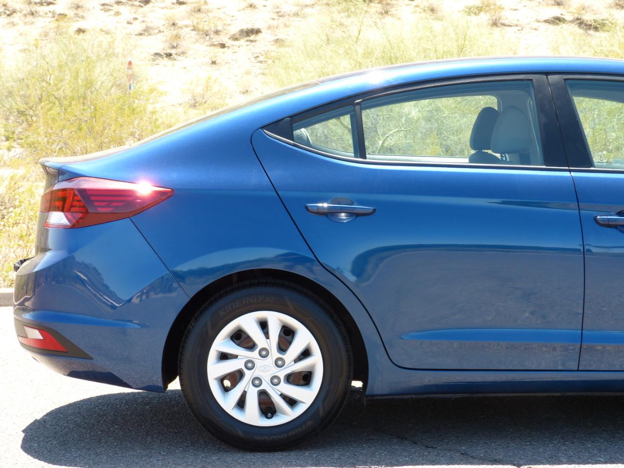 Hyundai Elantra SE 6AT 2020