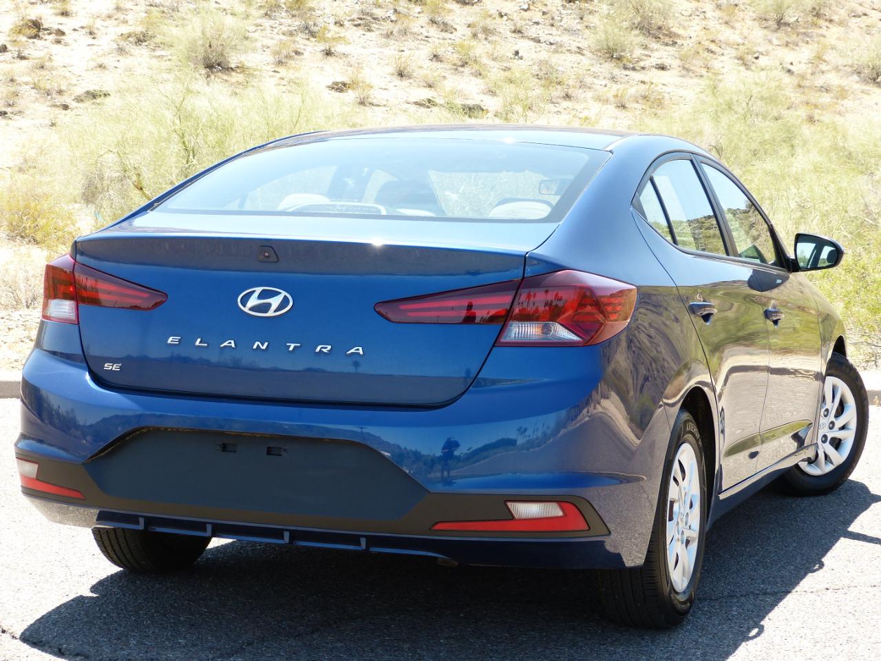 Hyundai Elantra SE 6AT 2020