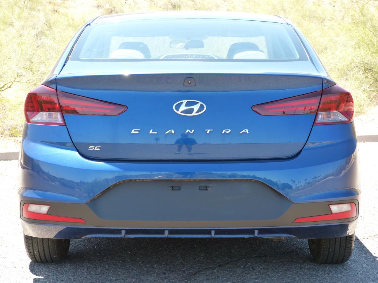 Hyundai Elantra SE 6AT 2020