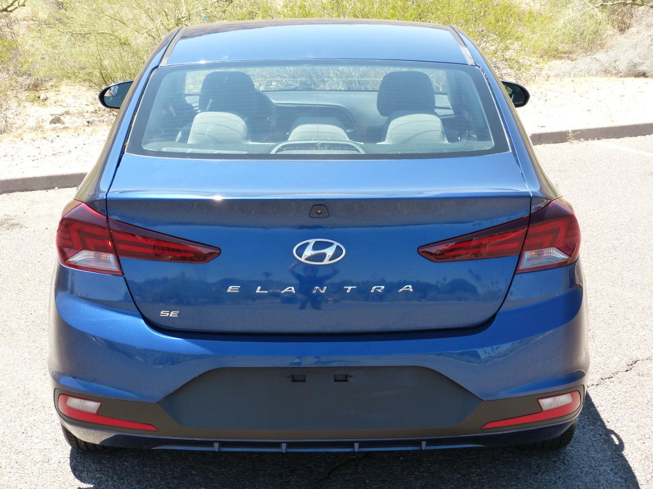 Hyundai Elantra SE 6AT 2020