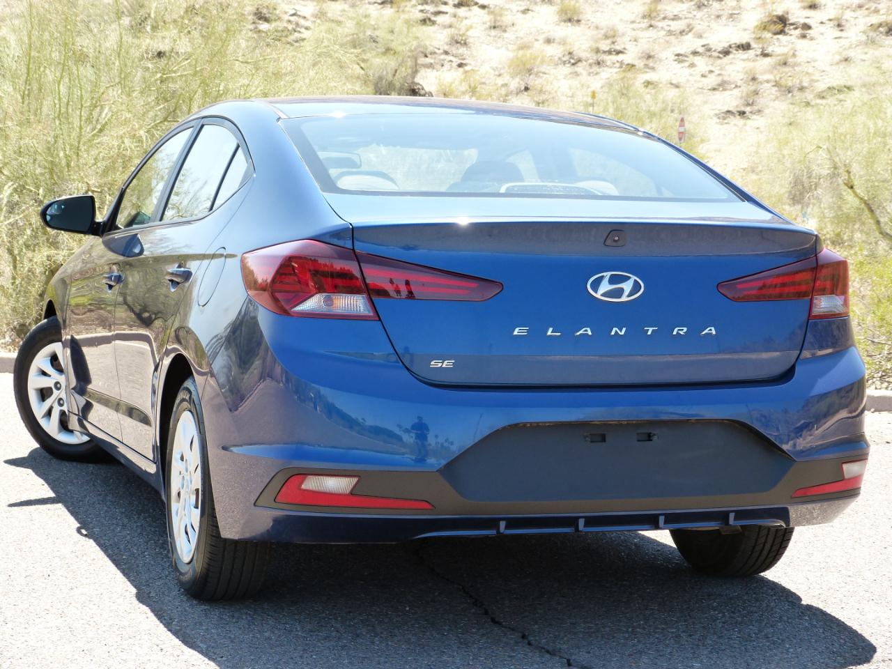 Hyundai Elantra SE 6AT 2020