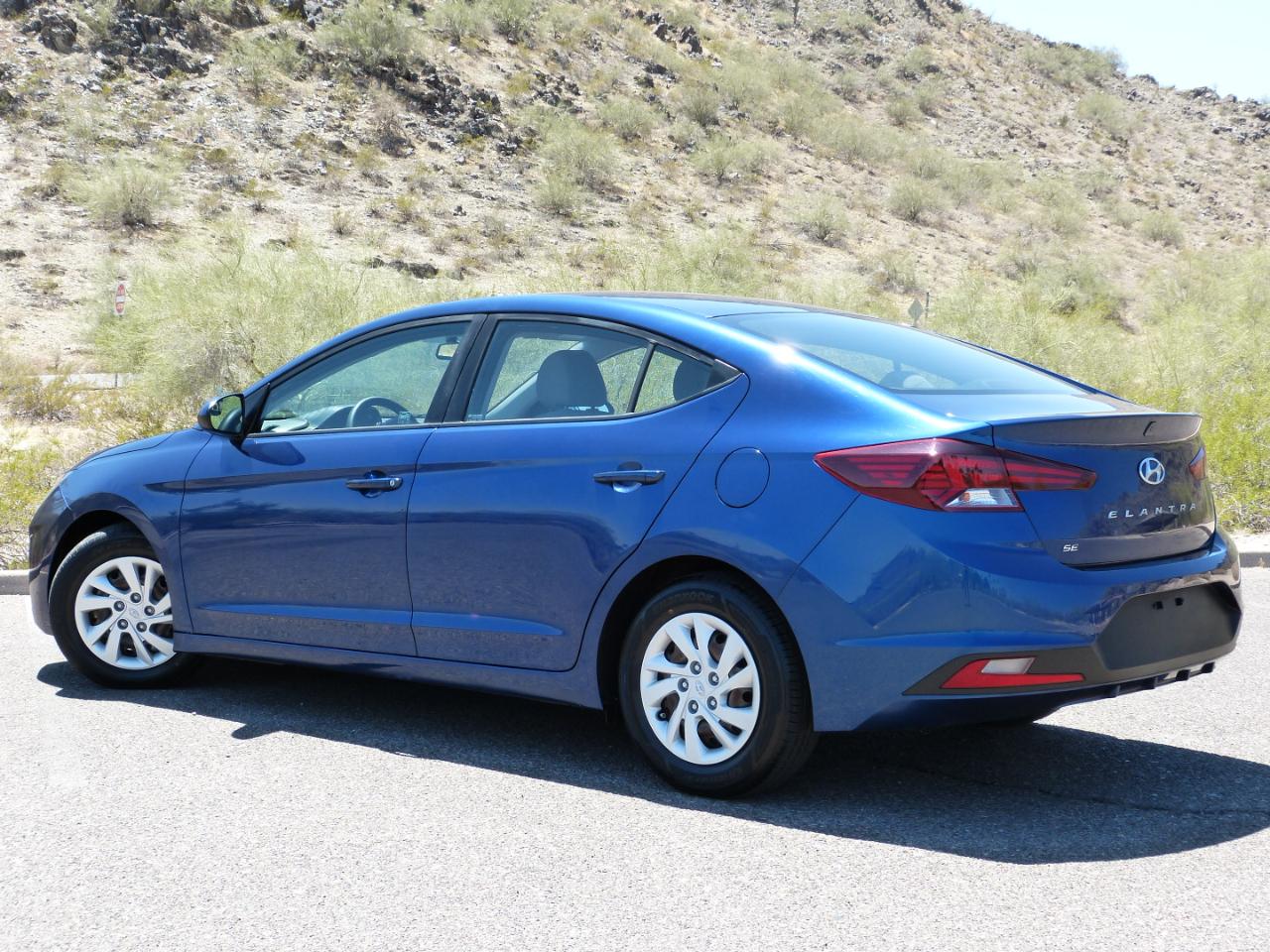 Hyundai Elantra SE 6AT 2020