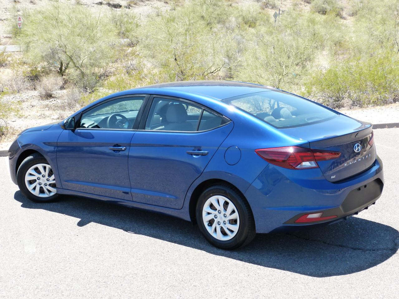 Hyundai Elantra SE 6AT 2020