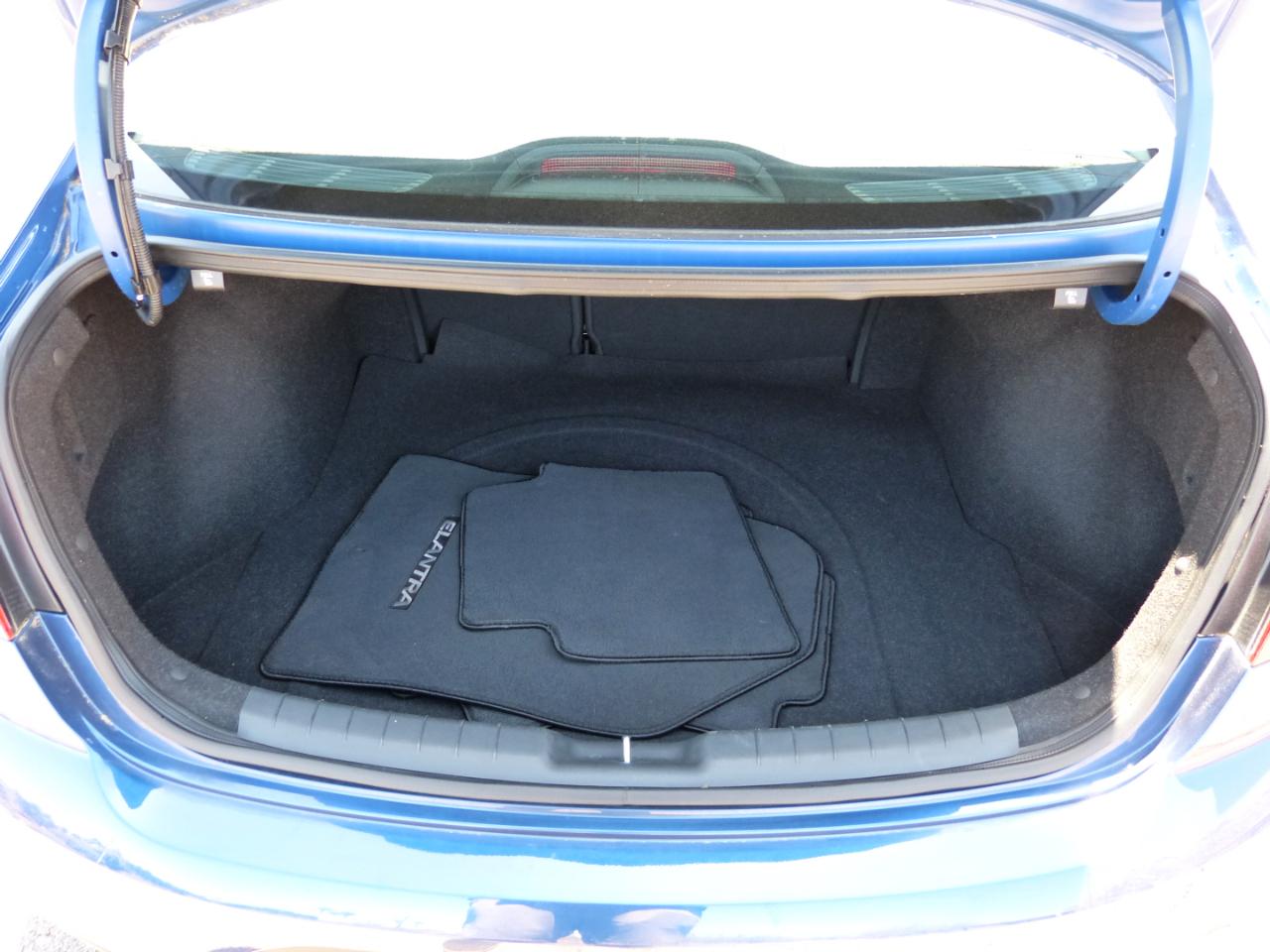 Hyundai Elantra SE 6AT 2020