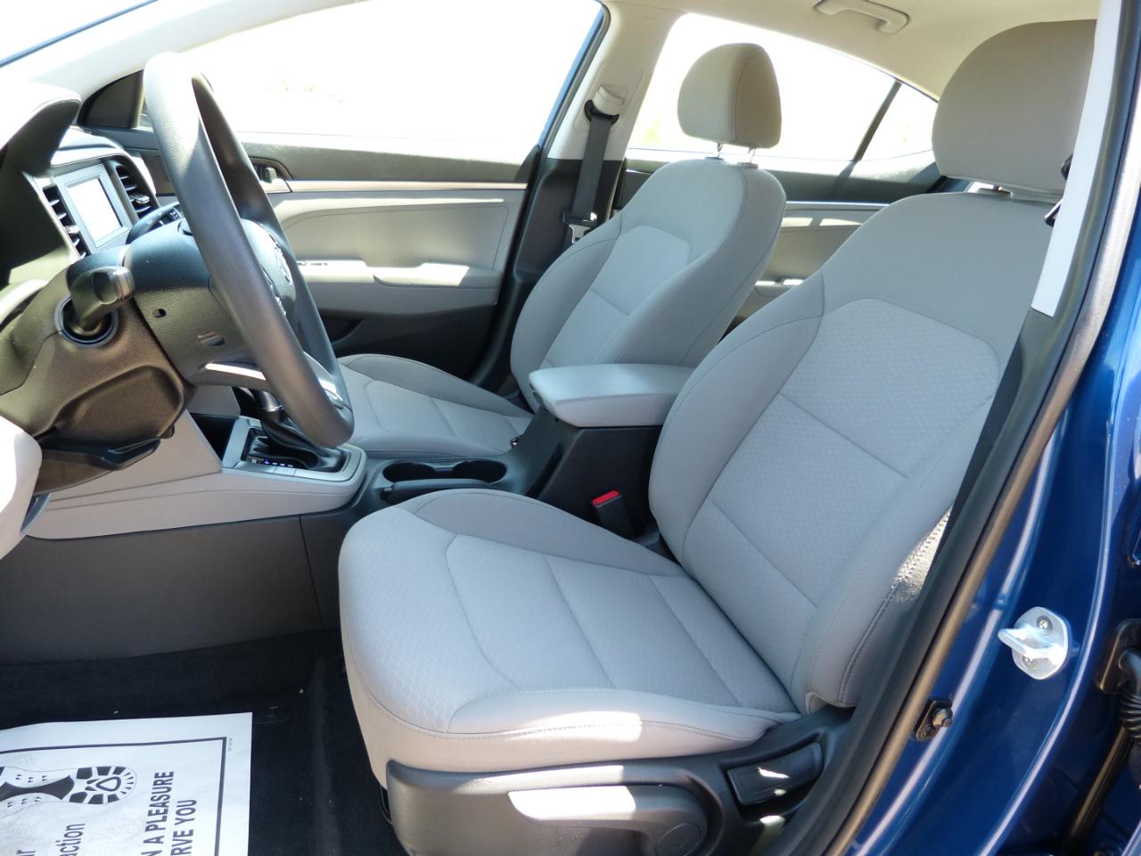 Hyundai Elantra SE 6AT 2020